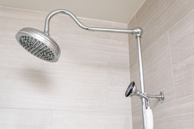 Building Photo - 502 Poinsettia Ave