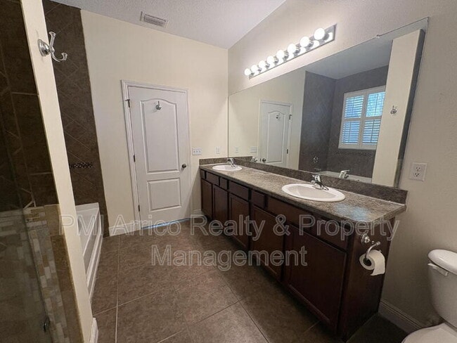 Building Photo - 8611 Olive Moss Ct