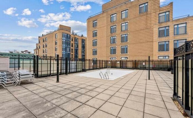 Building Photo - Logan Circle Spacious Efficiency w/Full Bath, All Utilities Included, Pool and 24 Hour Concierge