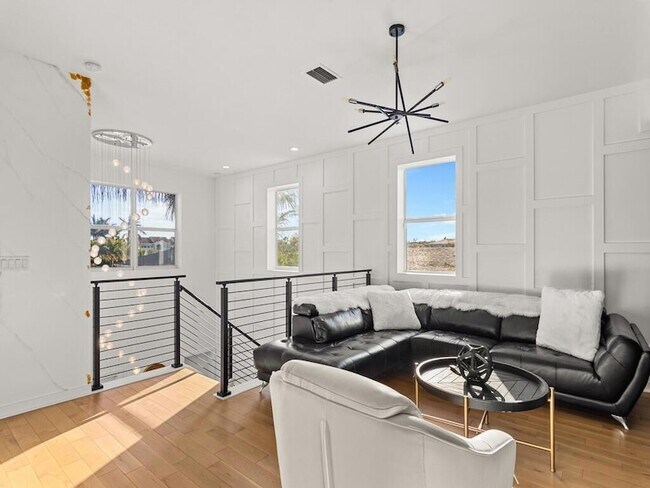 Building Photo - 11828 SW Lyra Dr.