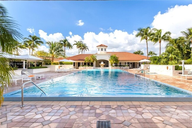 Building Photo - 19900 E Country Club Dr