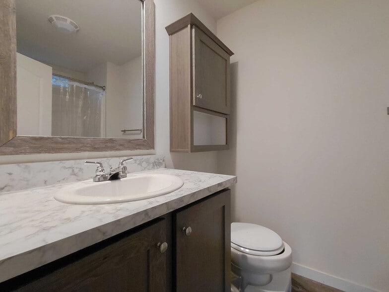 Building Photo - 2014 Gull Ln NW