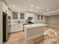 Building Photo - 4839 N Wolcott Ave