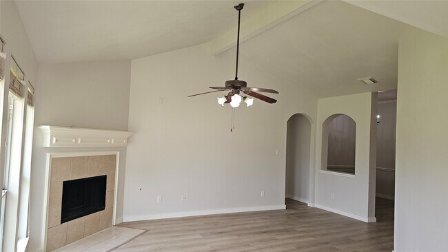 Building Photo - 18015 Willow Cliff Ln
