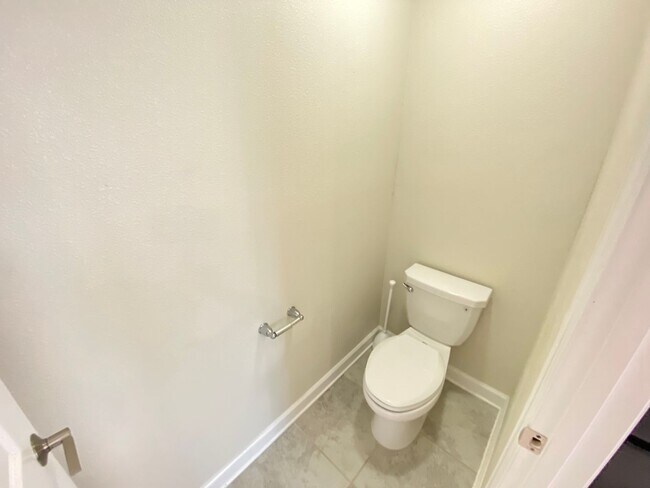 Building Photo - Spacious 4-Bedroom Home in Kissimmee – Ava...