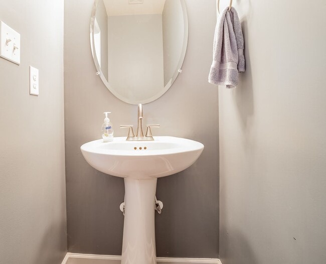 Building Photo - 3-Bedroom Townhome with Garage in Holly Ridge