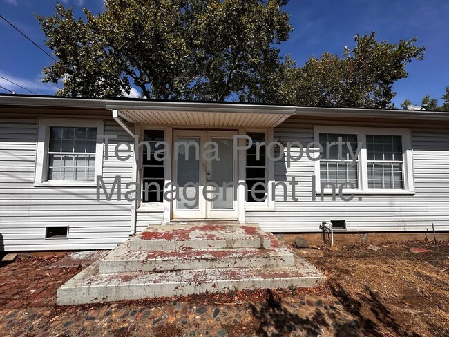 Building Photo - Adorable 3 bedroom, 1.5 bath home in Red B...