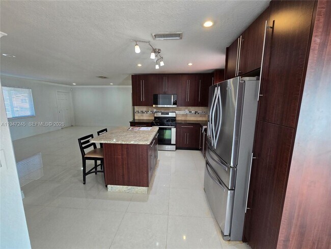 Building Photo - 9110 NW 24th Pl