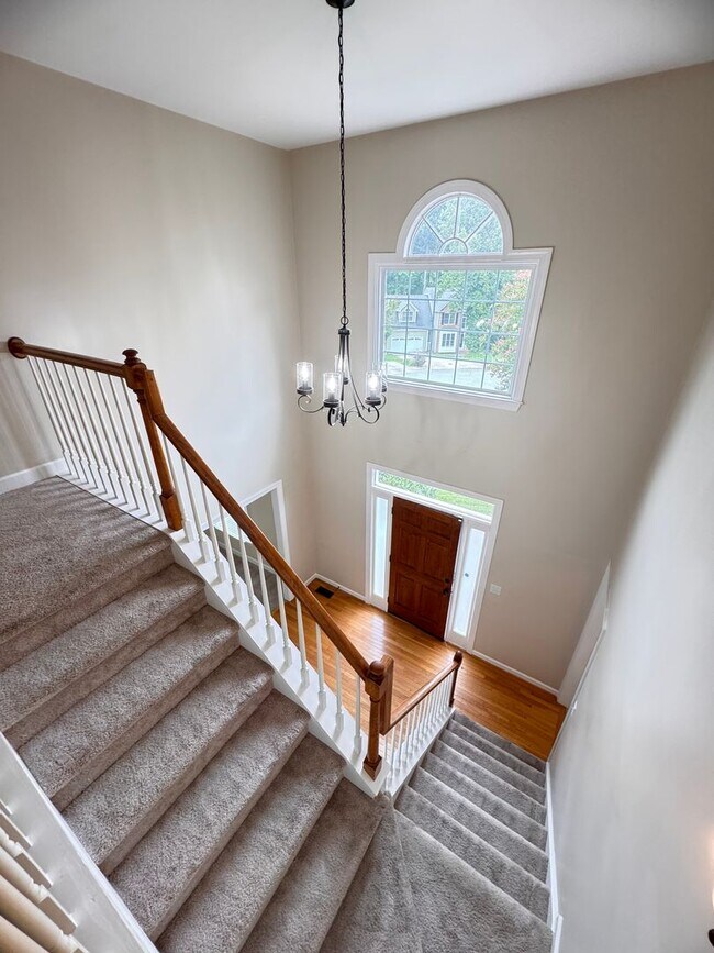 Building Photo - Spacious 4BR 2.5BA Home in Adams Farm with...