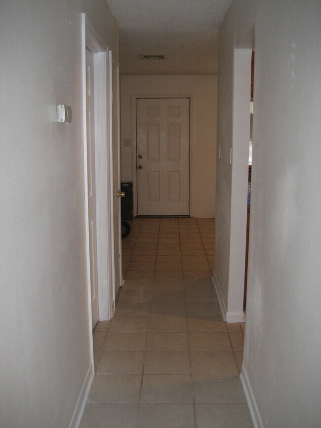 Building Photo - 1601 Live Oak St