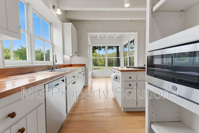 Building Photo - 5151 Nicasio Valley Rd