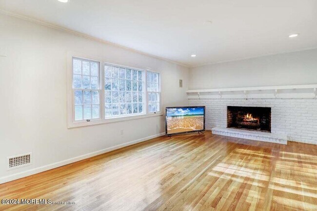 Building Photo - 7 Woods Rd