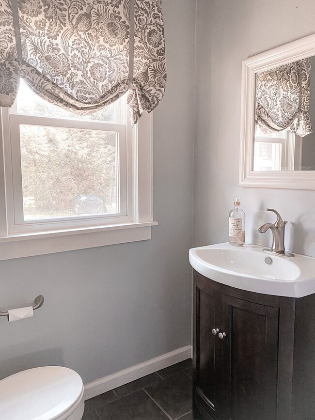 Building Photo - Short-Term Single Family Home Rental - Des...
