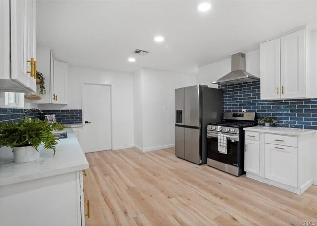 Building Photo - 15040 Broadmoor St