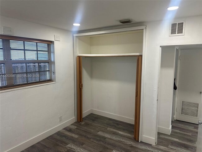 Building Photo - 631 NW 11th Ave