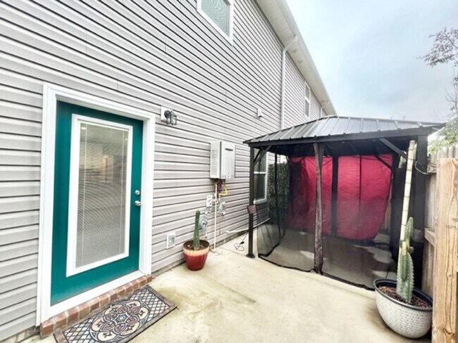 Building Photo - 9 Praiseworthy Dr