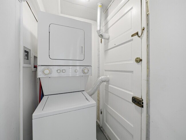 Building Photo - Charming 2-Bedroom, 2-Bath First-Floor Residence in a Beautifully Renovated Historic Home