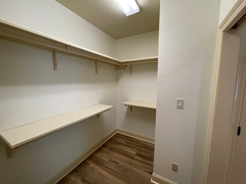 Building Photo - 203 Metairie Ct