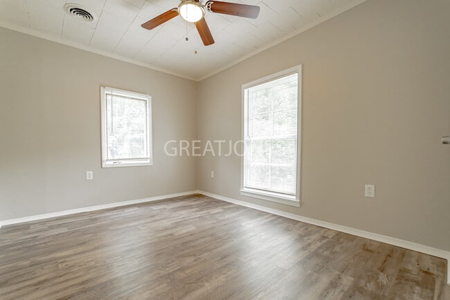 Building Photo - REDUCED!