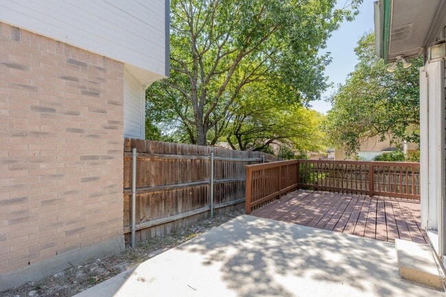 Building Photo - 5834 Spring Square