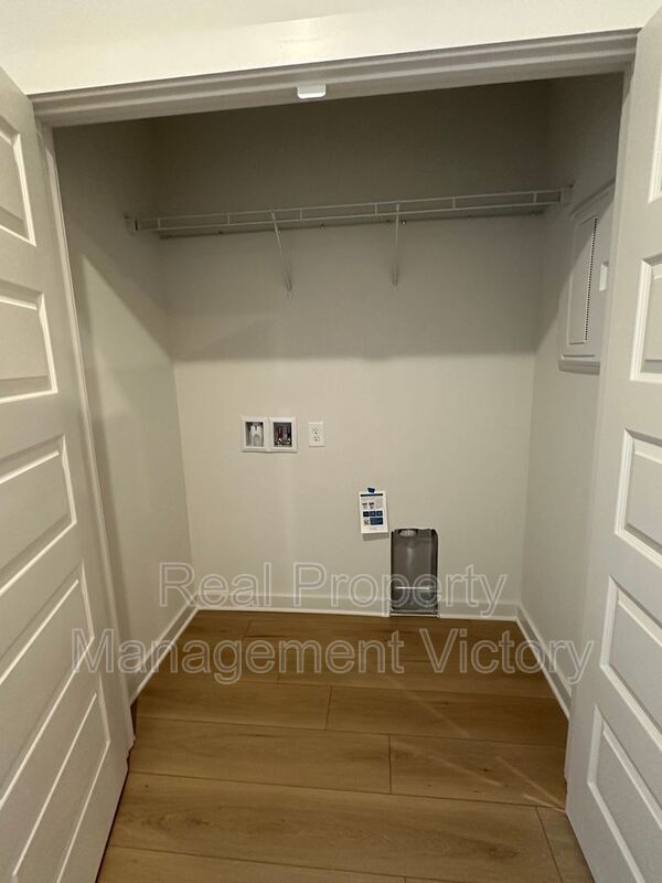 Building Photo - 1108 Windsor Sq