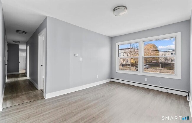 Building Photo - 746 Maple St