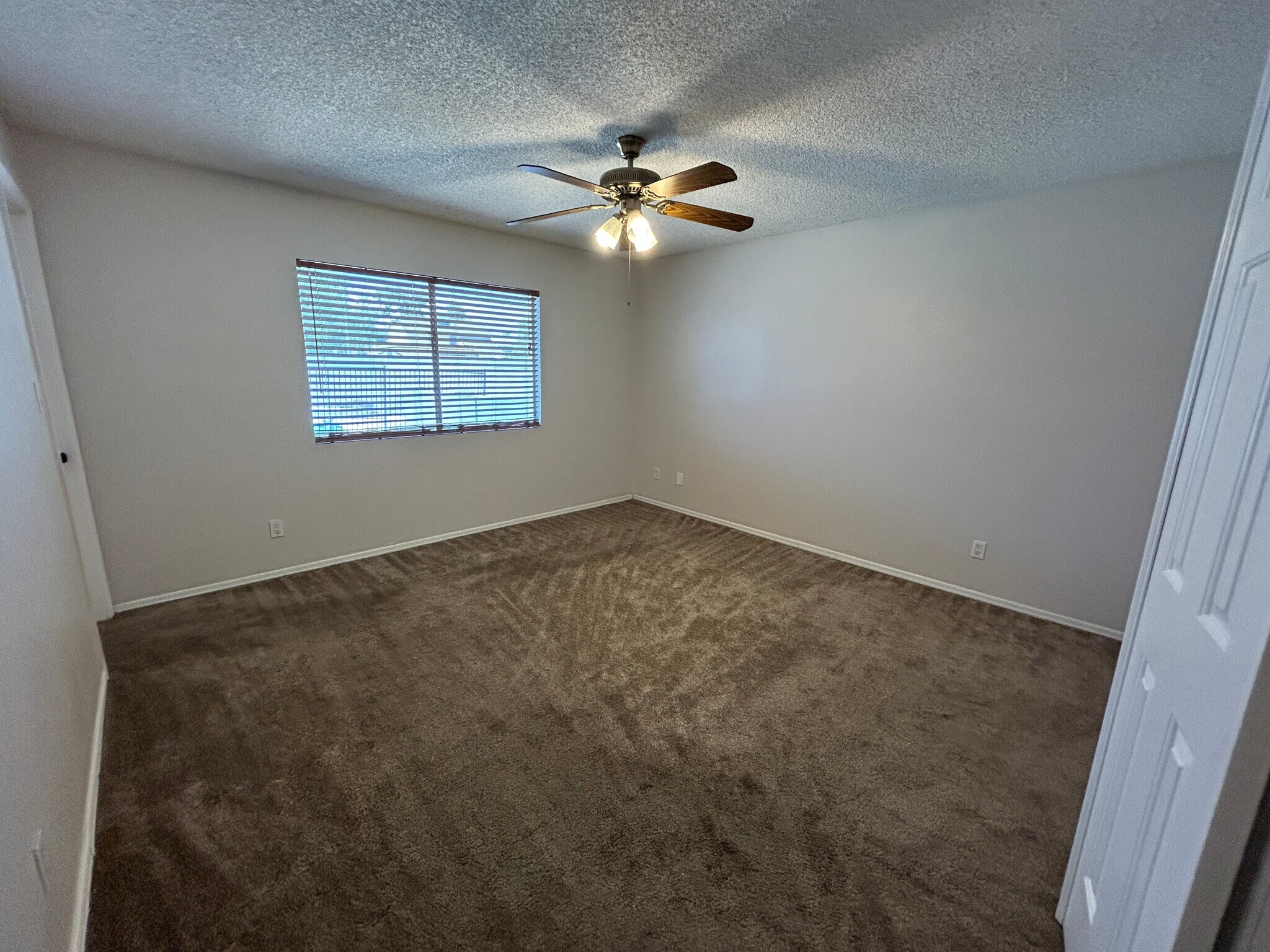 Building Photo - 6150 W Mauna Loa Ln
