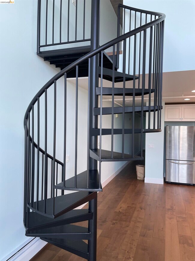 Building Photo - 311 Oak St