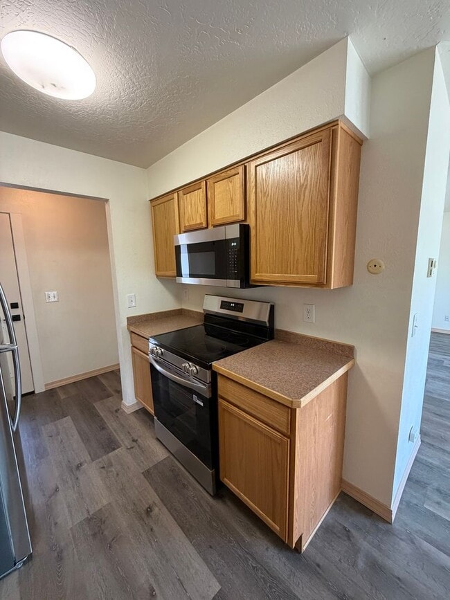 Building Photo - Southgate Triangle - 2 Bed - 1 Bath *Exterior Improvements Underway*