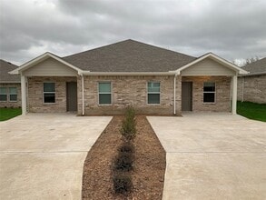 Building Photo - 2309 N Hickory St