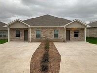 Building Photo - 2309 N Hickory St