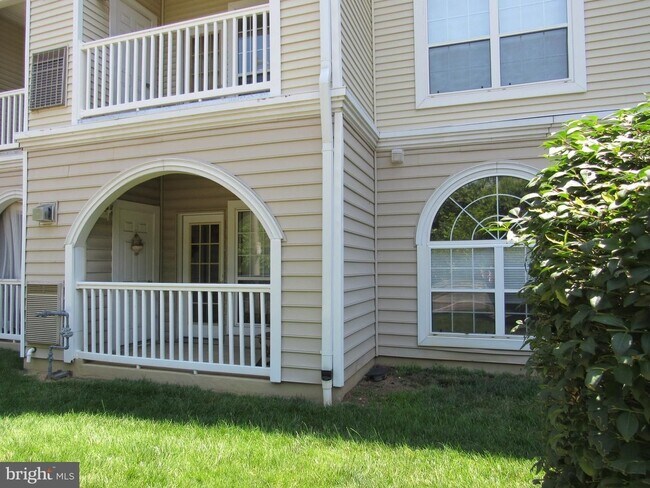 Building Photo - Gorgeous condo in a great location!