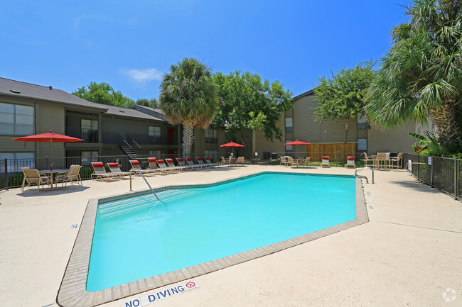 The Colony - Universal City, TX | Apartment Finder