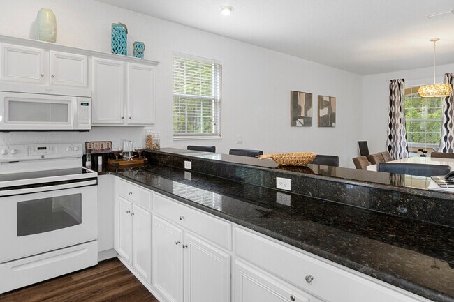 Building Photo - 4810 S Amstel Dr
