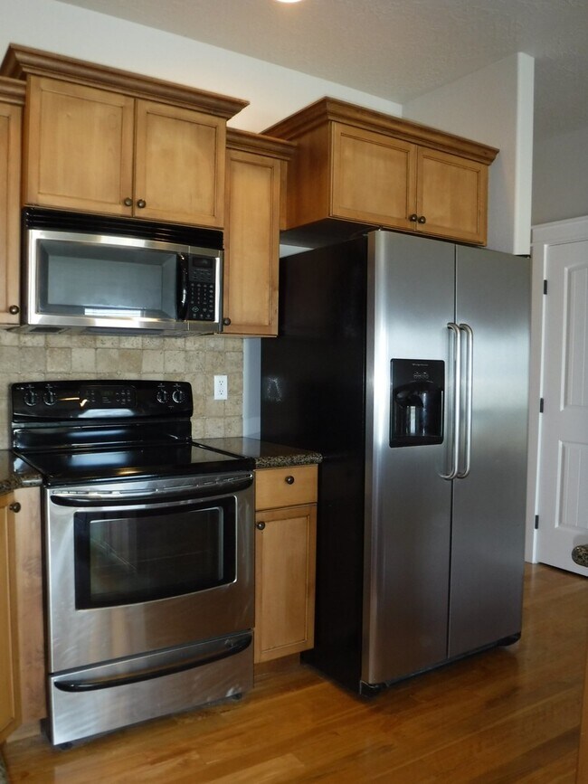 Building Photo - Beautiful 3 bed 2.5 bath home in the Cobblefield Crossing Subdivision in Meridian.