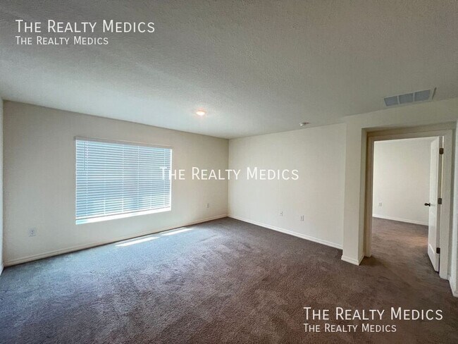 Building Photo - 4801 N Forest Ridge Blvd