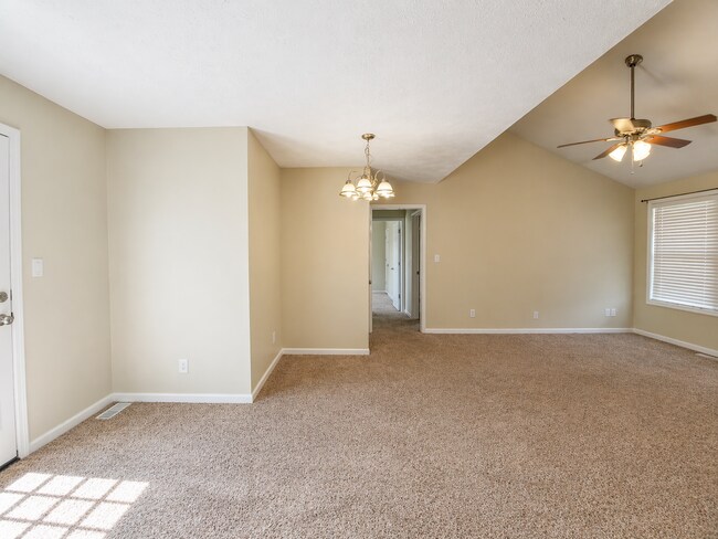 Building Photo - 994 Bobcat Dr