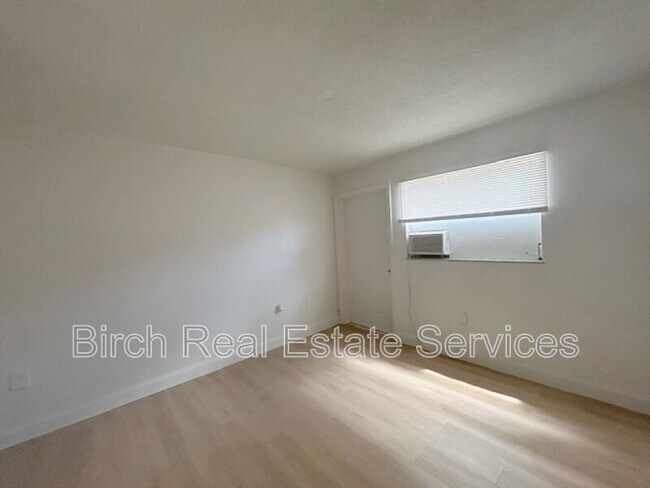 Building Photo - 200 Waverly Way