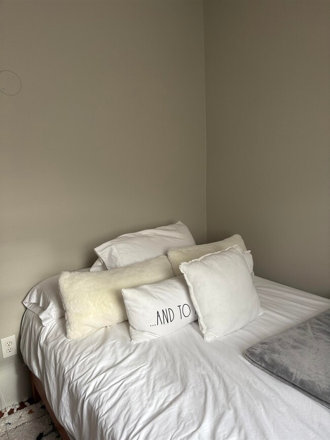 Building Photo - 121-123-123 W 25th St