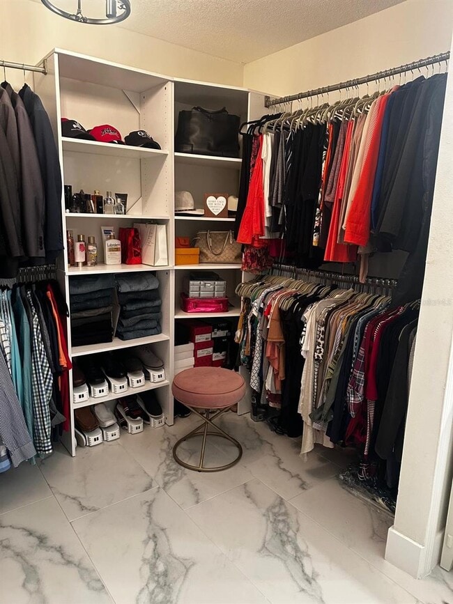 Building Photo - 2652 Hawthorne Ln