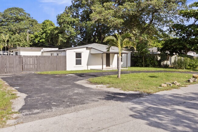 Building Photo - 1140 NW 3rd Ave