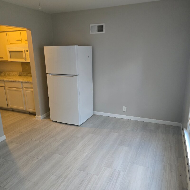 Building Photo - 4238 California Ave