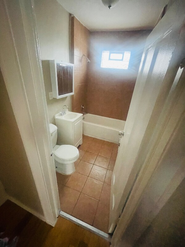 Building Photo - 6005 S Artesian Ave