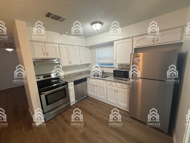 Building Photo - 2457 Chadwick Dr