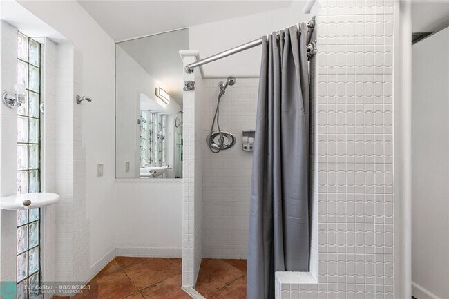 Building Photo - 314 Isle of Capri Dr