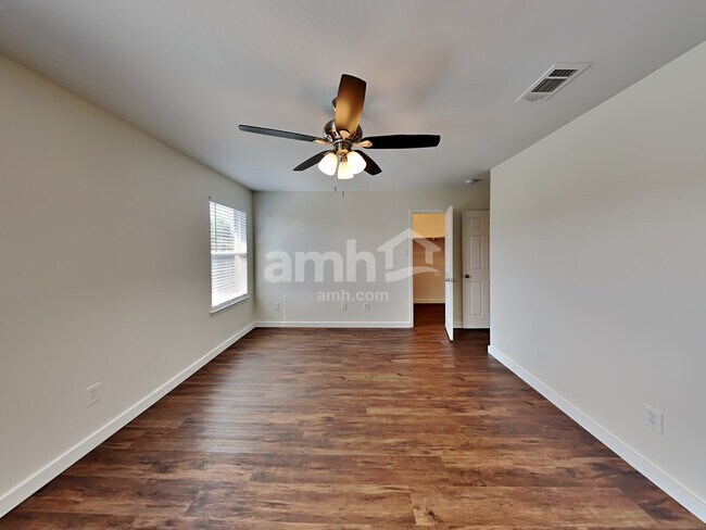 Building Photo - 803 Windflower Dr