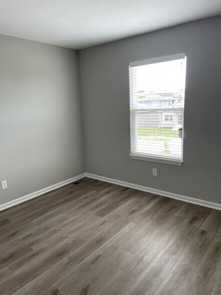 Building Photo - 811 Pampas St