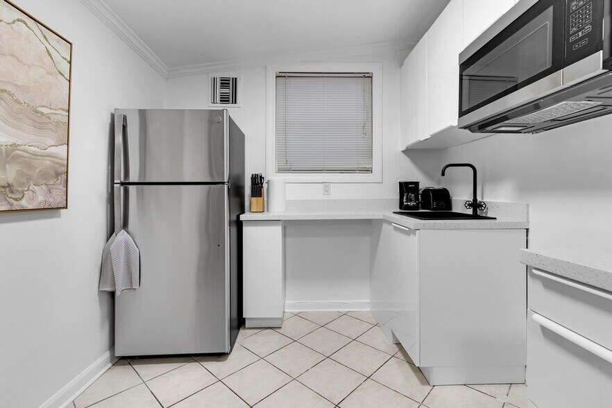 Building Photo - 2610 SW 31st Ave