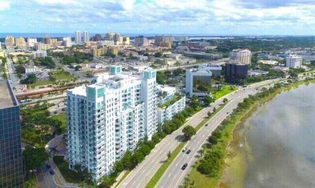 Building Photo - 300 S Australian Ave