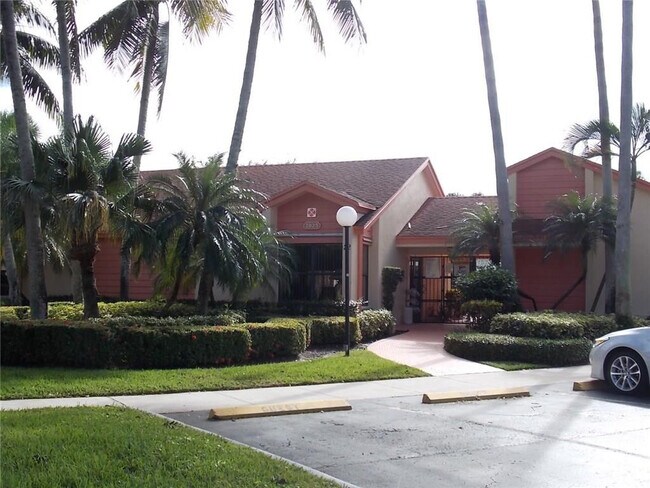 Building Photo - 2738 Carambola Cir S